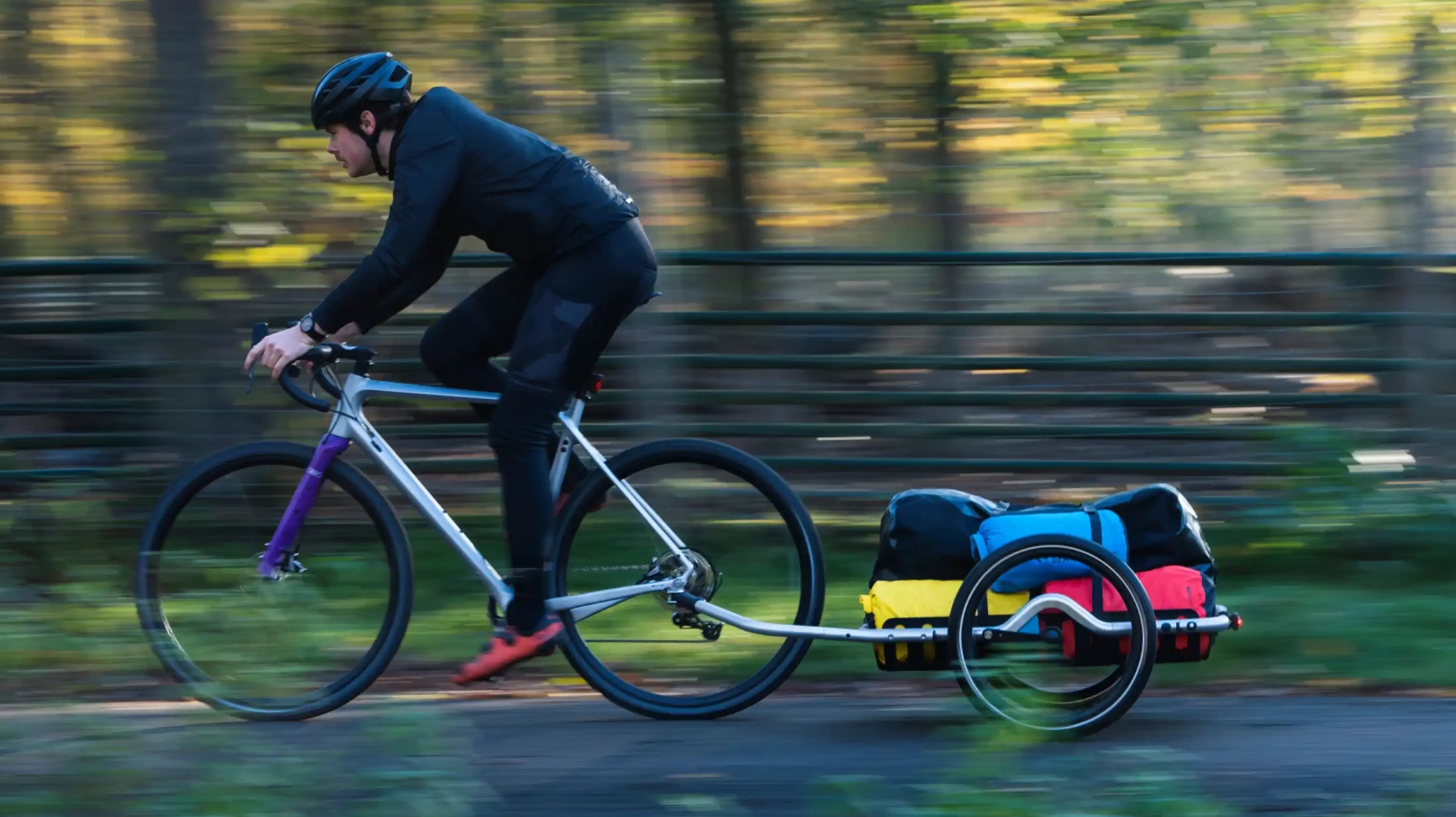 VEOLO Fahrradanhänger im Test mit Gravelbike im Wald