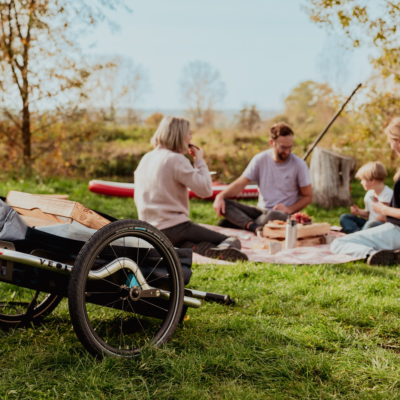 eolo_Fahrradanhaenger_Picknick am Fluss