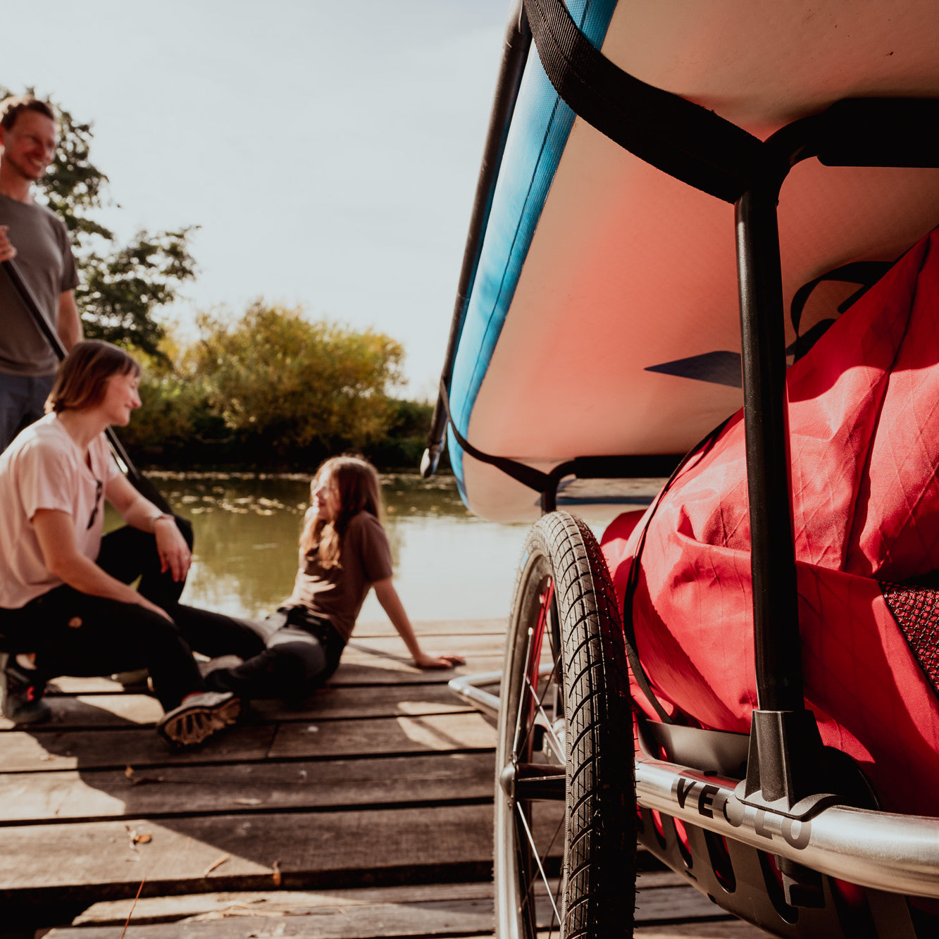 Ausflug mit veolo Lastenanhaenger mit SUP