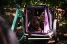 Hundeanhänger mit großem Hund