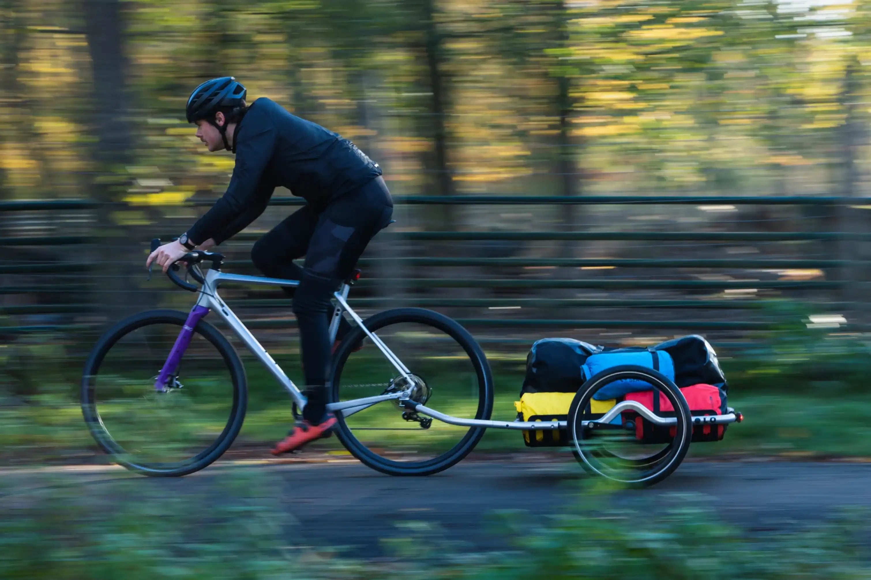 VEOLO Fahrradanhänger im Test mit Gravelbike im Wald