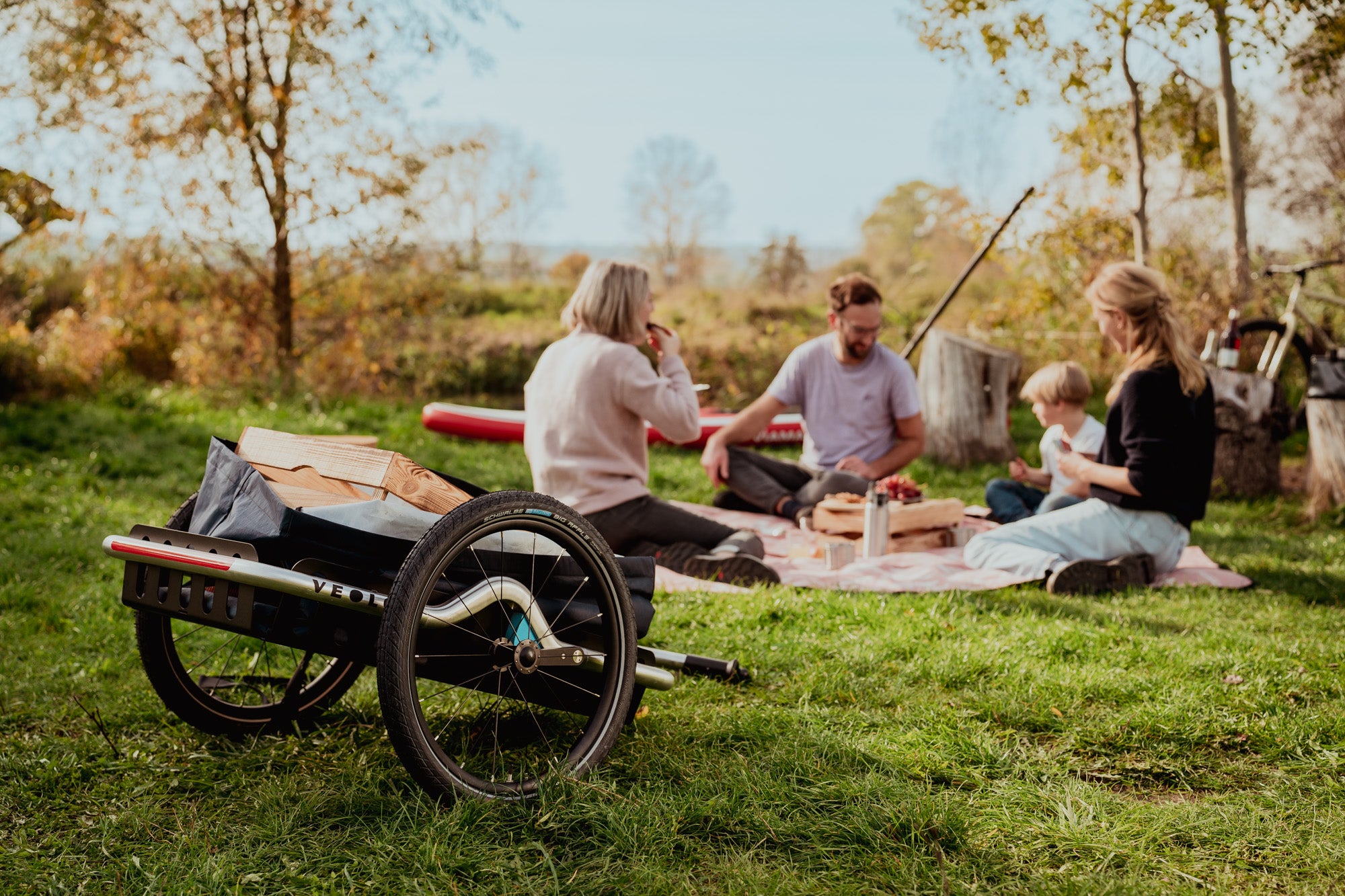 eolo_Fahrradanhaenger_Picknick am Fluss
