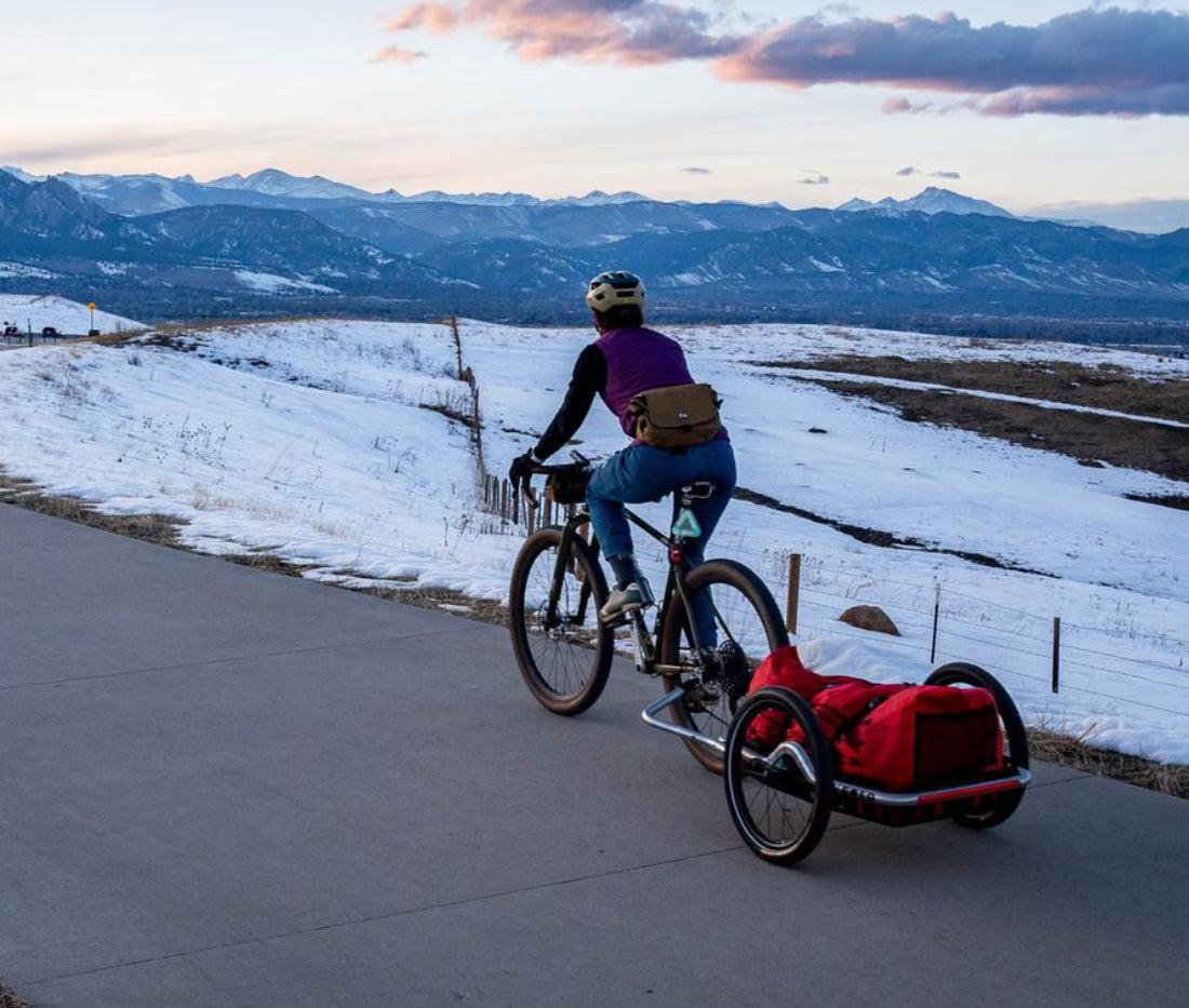 Fahrradanhänger auf Fahrradtour